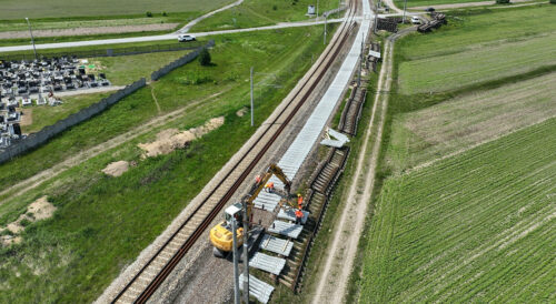 Rewitalizacja linii kolejowej Tomaszów Mazowiecki – Radom – maszyny torowe przy pracy