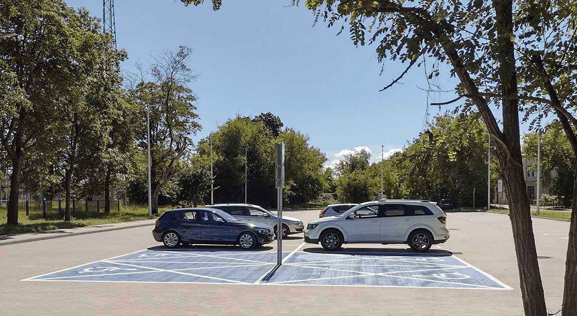 arking przy stacji kolejowej w Mławie – widok nowych miejsc postojowych