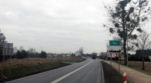 Obwodnica Pisza – tablica drogowa i widok trasy