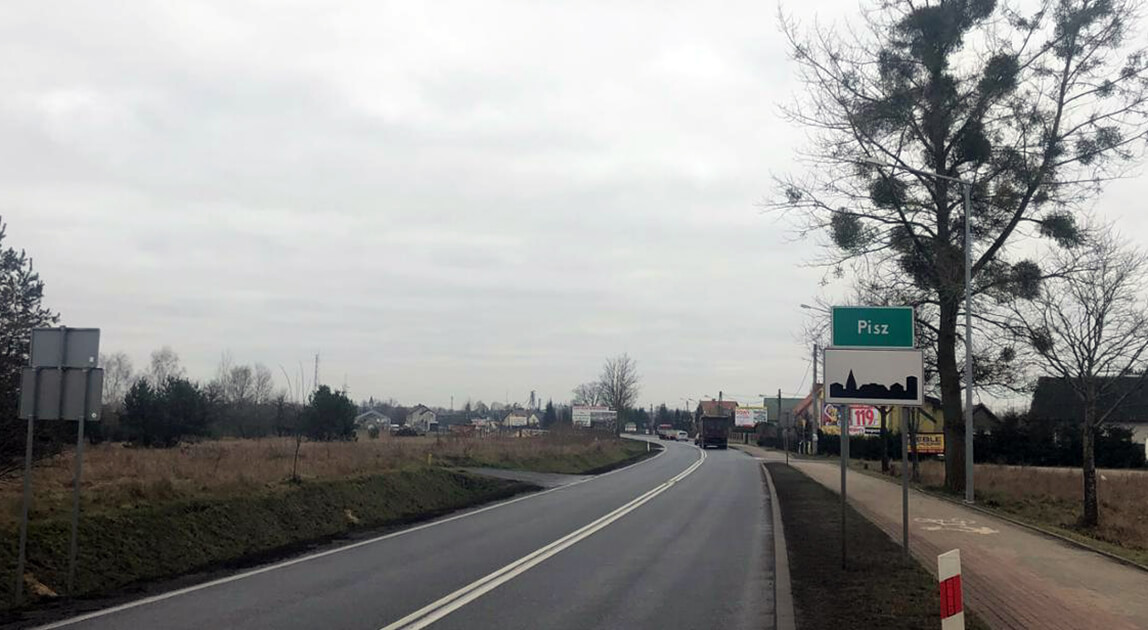 Obwodnica Pisza – tablica drogowa i widok trasy