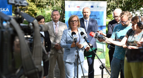 Podpisanie umowy na dofinansowanie zielonej infrastruktury w Kole, fundusze europejskie wspierają zieloną infrastrukturę w miastach,