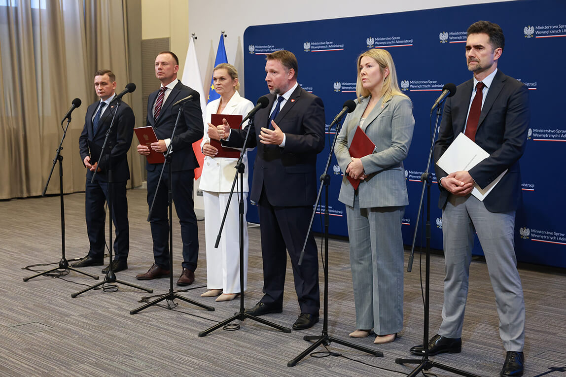 Konferencja prasowa w MSWiA – odbudowa infrastruktury po powodzi