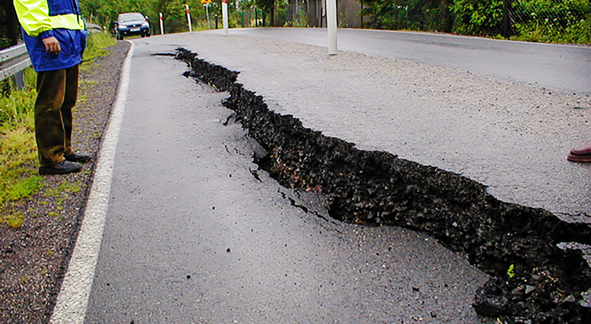 Uszkodzenia korpusu odcinka drogi