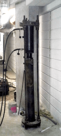 Stump Siłownik w trakcie wciskania segmentu mikropala