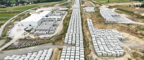 Plac składowy elementów obudowy tunelu S19 w Lutoryżu - hala prefabrykacji