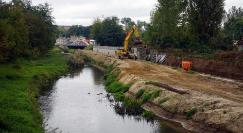 Modernizacja wałów przeciwpowodziowych kanału Kucelinka w Częstochowie – plac budowy