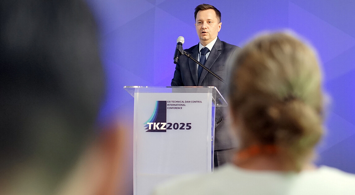 Prezes Wód Polskich Mateusz Balcerowicz na otwarciu XXI Konferencji Technicznej Kontroli Zapór