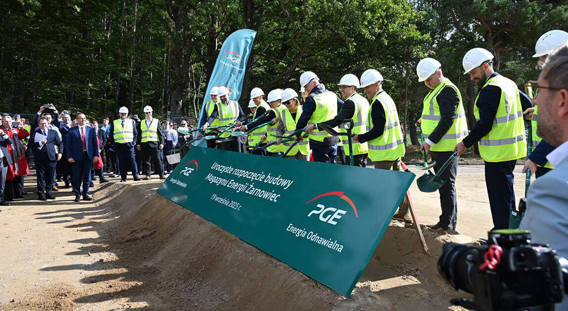 Symboliczne wbicie łopaty - budowa bateryjnego magazynu energii w Żarnowcu