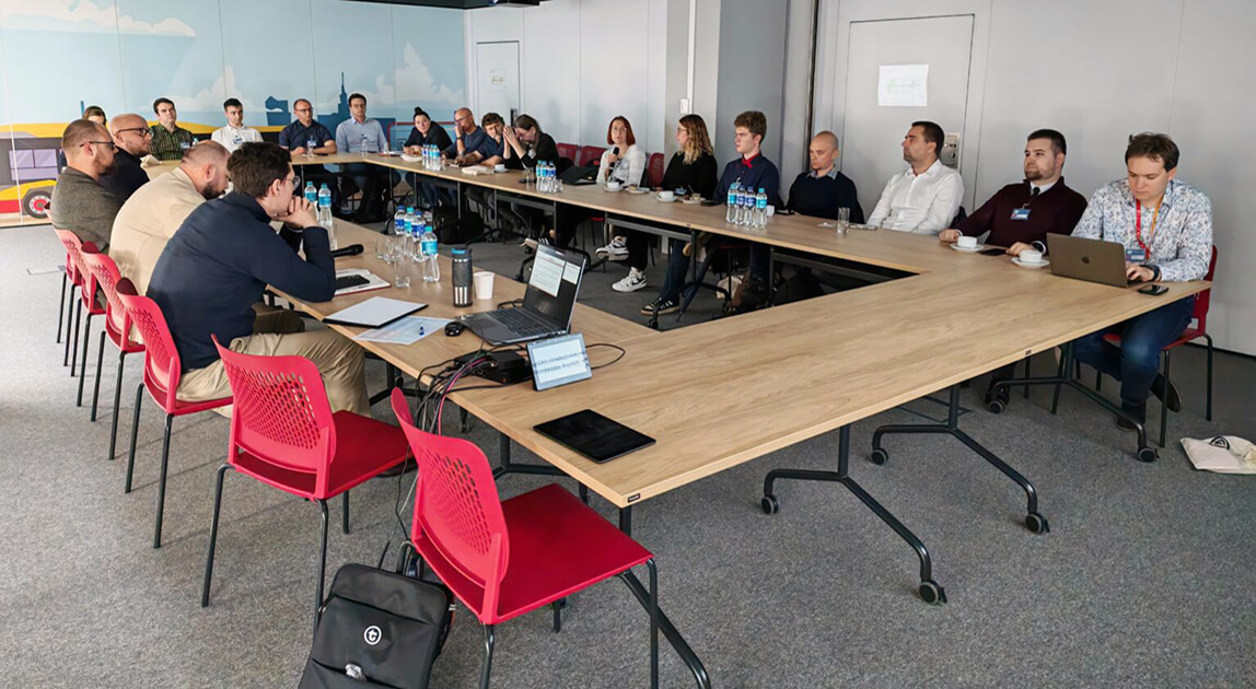 Analitycy transportu publicznego podczas konferencji w Warszawie