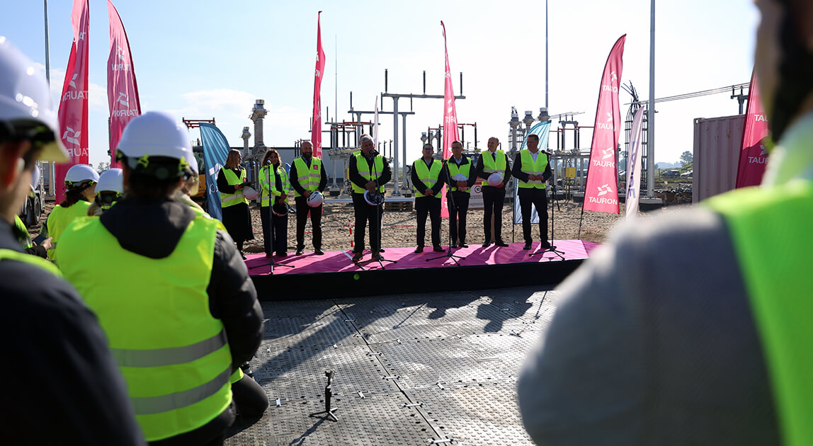 Minister Energii na budowie farmy wiatrowej Miejska Górka