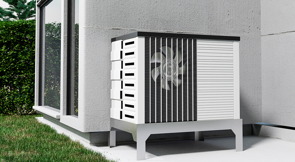 Wzrost sprzedaży pomp ciepła w Polsce w 2025 roku - pompa ciepła na zewnątrz domu