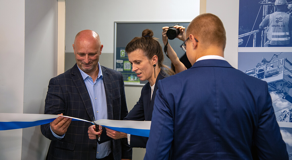 Oficjalne otwarcie pracowni elektronicznej w Zespole Szkół Elektrycznych nr 1 w Krakowie - pracownia elektroniczna ZUE