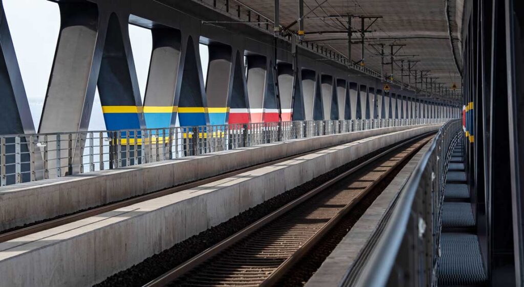 Most nad Sundem – Pomost dolny, widok na tor kolejowy