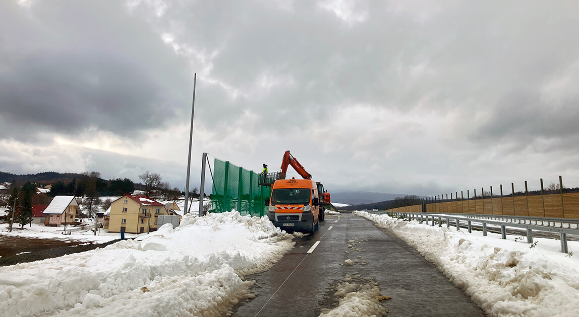 Ochrona nietoperzy przy S19 – montaż siatek ochronnych
