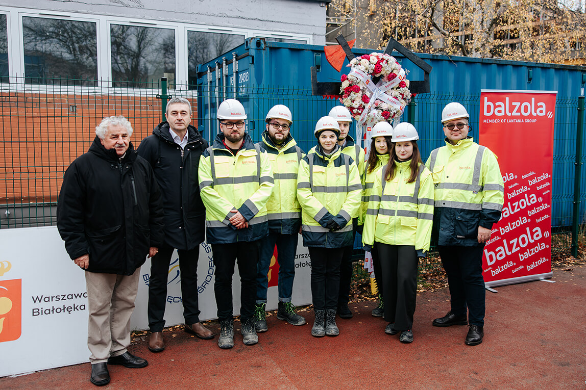 Wiecha na budowie hali sportowej Białołęckiego Ośrodka Sportu - Balzola Polska