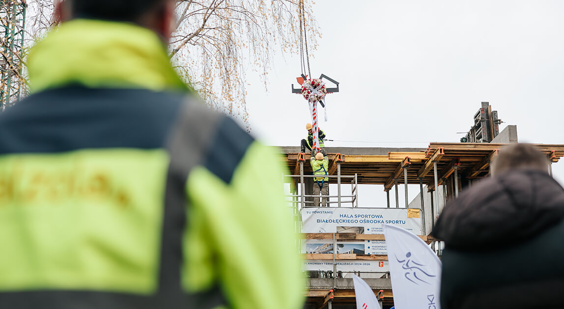 Wiecha na budowie hali sportowej Białołęckiego Ośrodka Sportu - Balzola Polska