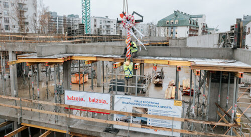 Wiecha na budowie hali sportowej Białołęckiego Ośrodka Sportu - Balzola Polska