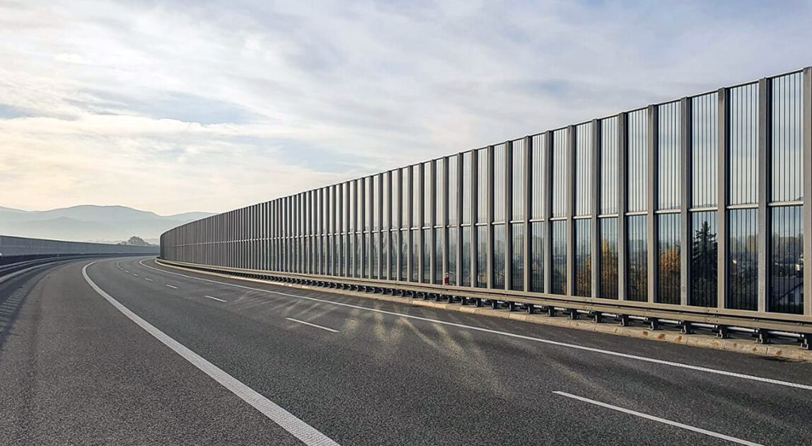 Widok drogi ekspresowej S86 z ekranami akustycznymi - ekrany powstaną w Sosnowcu