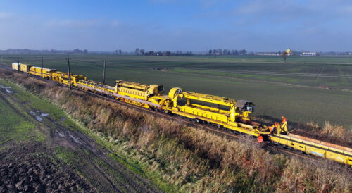 maszynya pun wymienia tory - PLK