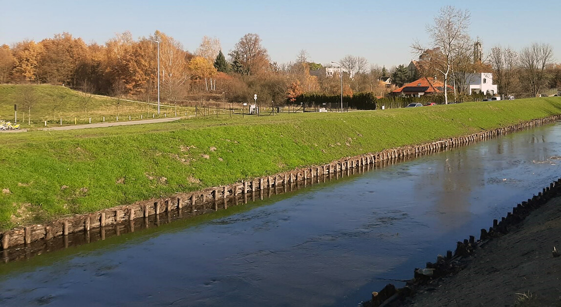 Zakończono prace na obwałowaniach rzeki Bytomki w Zabrzu - obecne obwałowania rzeki Bytomki