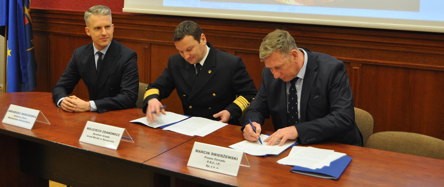 Oczyszczenie akwenów Świnoujście – podpisanie umowy w Urzędzie Morskim