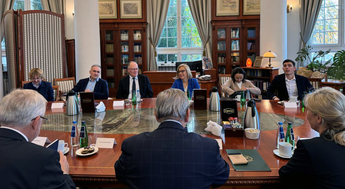 Minister Klimatu Paulina Hennig-Kloska podczas wizyty w PIG-PIB