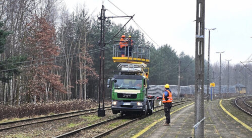 Prace budowlane na linii Sandomierz – Chmielów – demontaż sieci trakcyjne na stacji Sobów