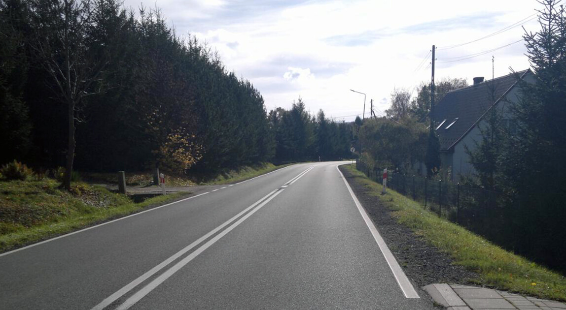 Druga umowa na poprawę bezpieczeństwa na DK33 w Roztokach – budowa chodników