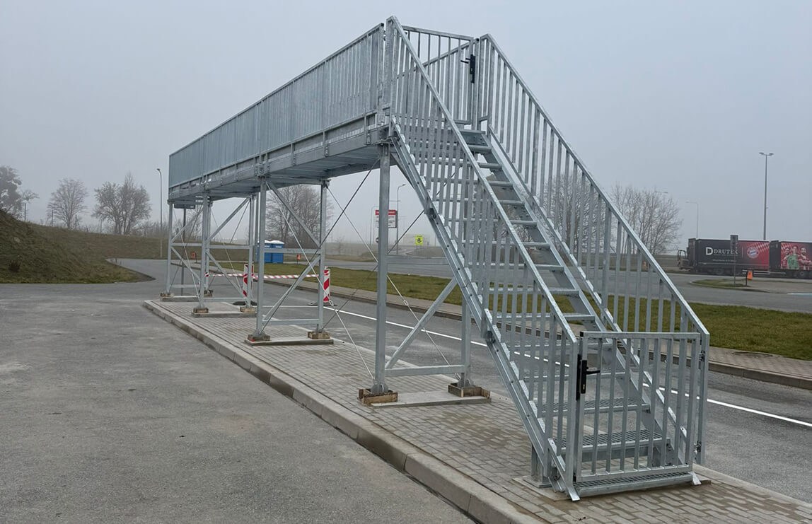 Rampa do odśnieżania ciężarówek na MOP Liksajny przy drodze S7 - rampy