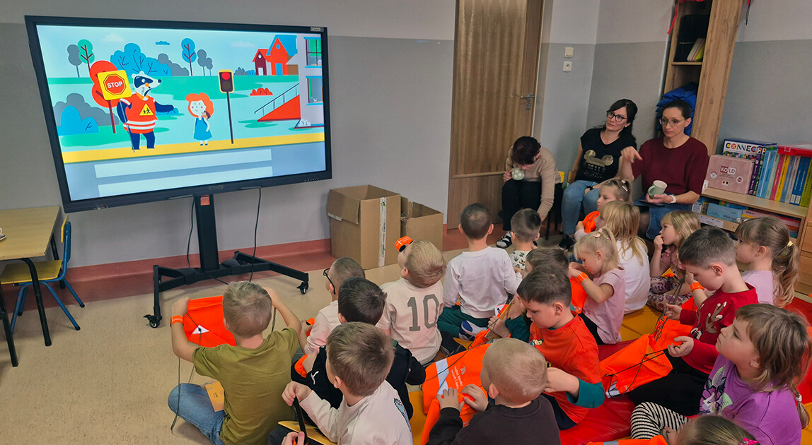 Bezpieczeństwo ruchu drogowego dzieci – zajęcia edukacyjne w przedszkolu w Ujeździe