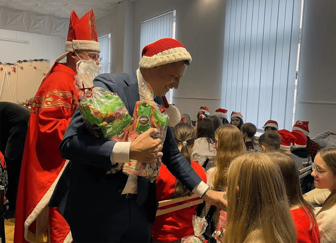 Misja humanitarna WMK dla Drohobycza – przekazanie paczek pomocowych przez Piotra Ziętarę, prezesa WMK