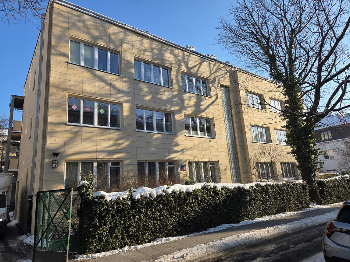 Remont elewacji zabytkowych kamienic na Ochocie – widok budynków po pracach