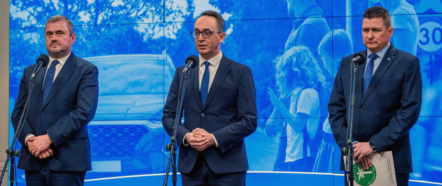 Bezpieczeństwo na polskich drogach – poprawa statystyk w 2025 roku – konferencja dotycząca poprawy bezpieczeństwa na polskich drogach