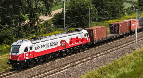 Bezpieczeństwo transportu PKP CARGO – pociąg towarowy na trasie