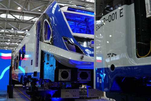 Hybrydowy zespół trakcyjny PKP Intercity w zakładach NEWAG