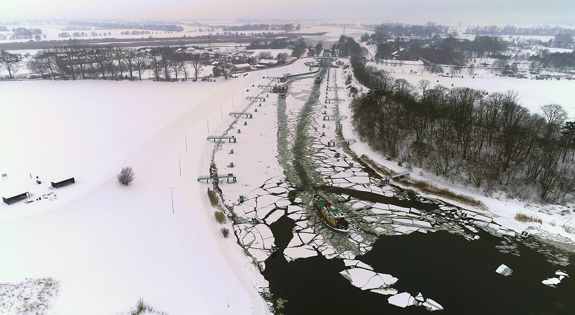 Lodołamanie na Wiśle – lodołamacze wyruszają z bazy w Przegalinie