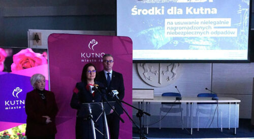 Usuwanie nielegalnych odpadów w Kutnie – konferencja prasowa w Kutnie