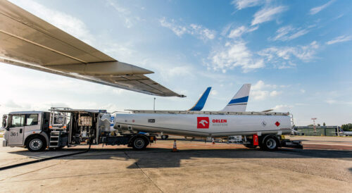 Tankowanie samolotów – operacja into-plane