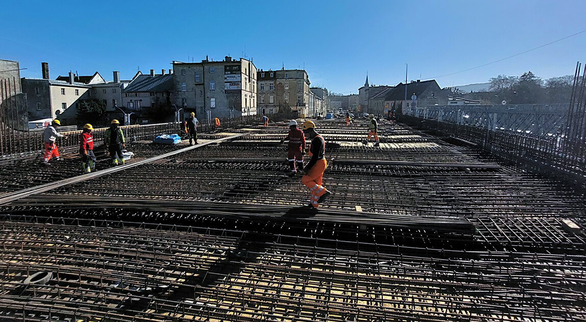 Betonowanie ustroju nośnego mostu w Głuchołazach - budowa mostu w Głuchołazach