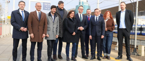 Wizyta komisji TRAN w Polsce – delegacja na dworcu kolejowym Warszawa Zachodnia