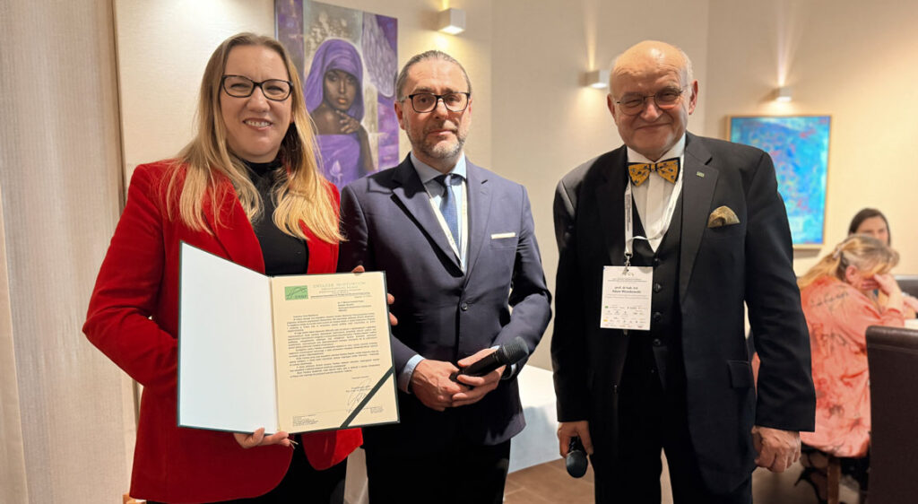 Jubileusz 20-lecia wydawnictwa nbi med!a, od lewej: Anna Karpińska-Rzepa, Mariusz Karpiński-Rzepa, prof. Adam Wysokowski