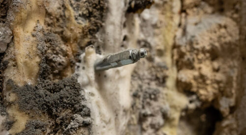 Uszczelnianie przecieków w metrze – iniekcja żywicy przez paker z kalamitką