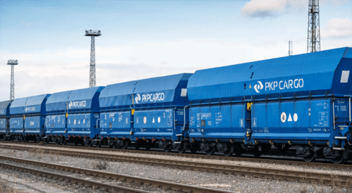 Decyzja węglowa PKP Cargo – pociąg towarowy spółki na linii kolejowej
