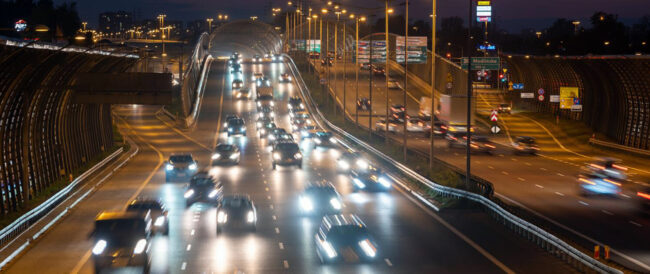 Nocne prace drogowe na trasie S8 w Warszawie podczas wymiany nawierzchni