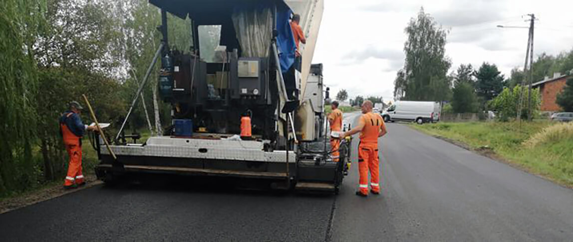 Przetarg na remont DK92, układanie masy bitumicznej