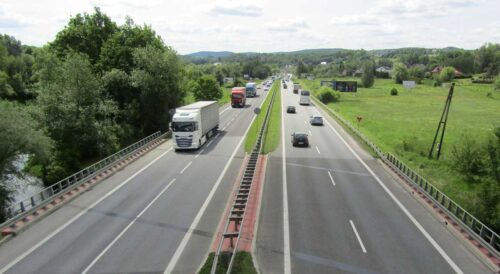 DK7 w miejscowości Głogoczów