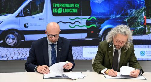 Podpisanie umowy przez TPN i NFOŚiGW na elektryczne busy dla Tatr