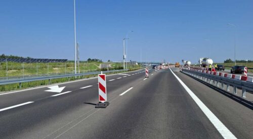 Prace przy rozbudowie drogi ekspresowej S19 przed udostępnieniem pierwszego odcinka dla kierowców.