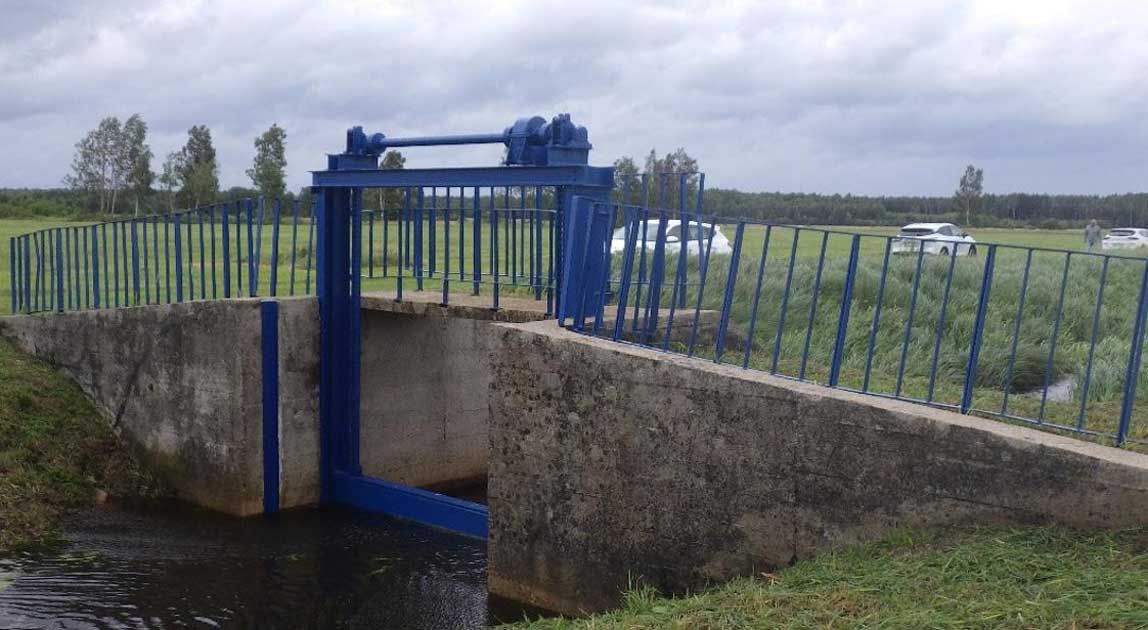 Wyremontowany jaz na rzece Szkwa w gminie Rozogi.