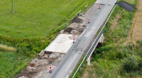 Most na drodze wojewódzkiej nr 703 w Łubnicy podczas remontu.